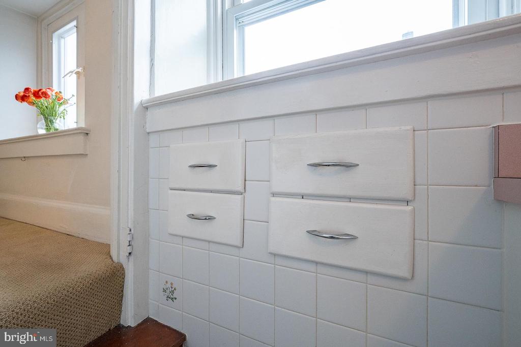 15 Woodbine Ave