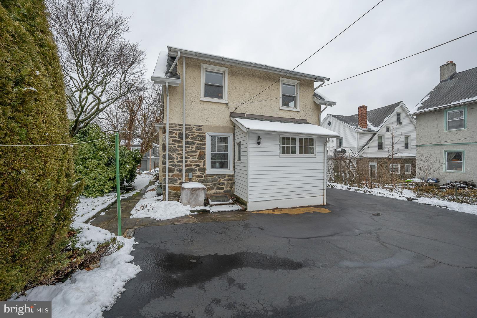 15 Woodbine Ave