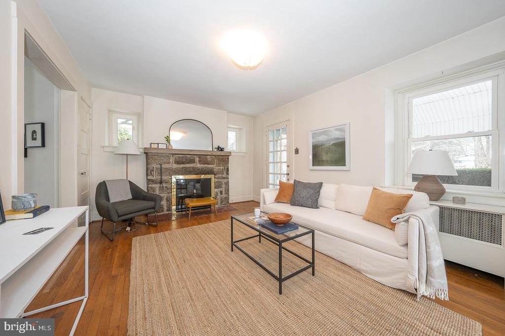 15 Woodbine Ave