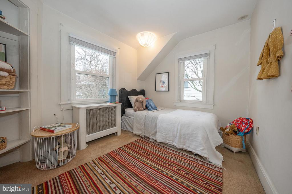 15 Woodbine Ave