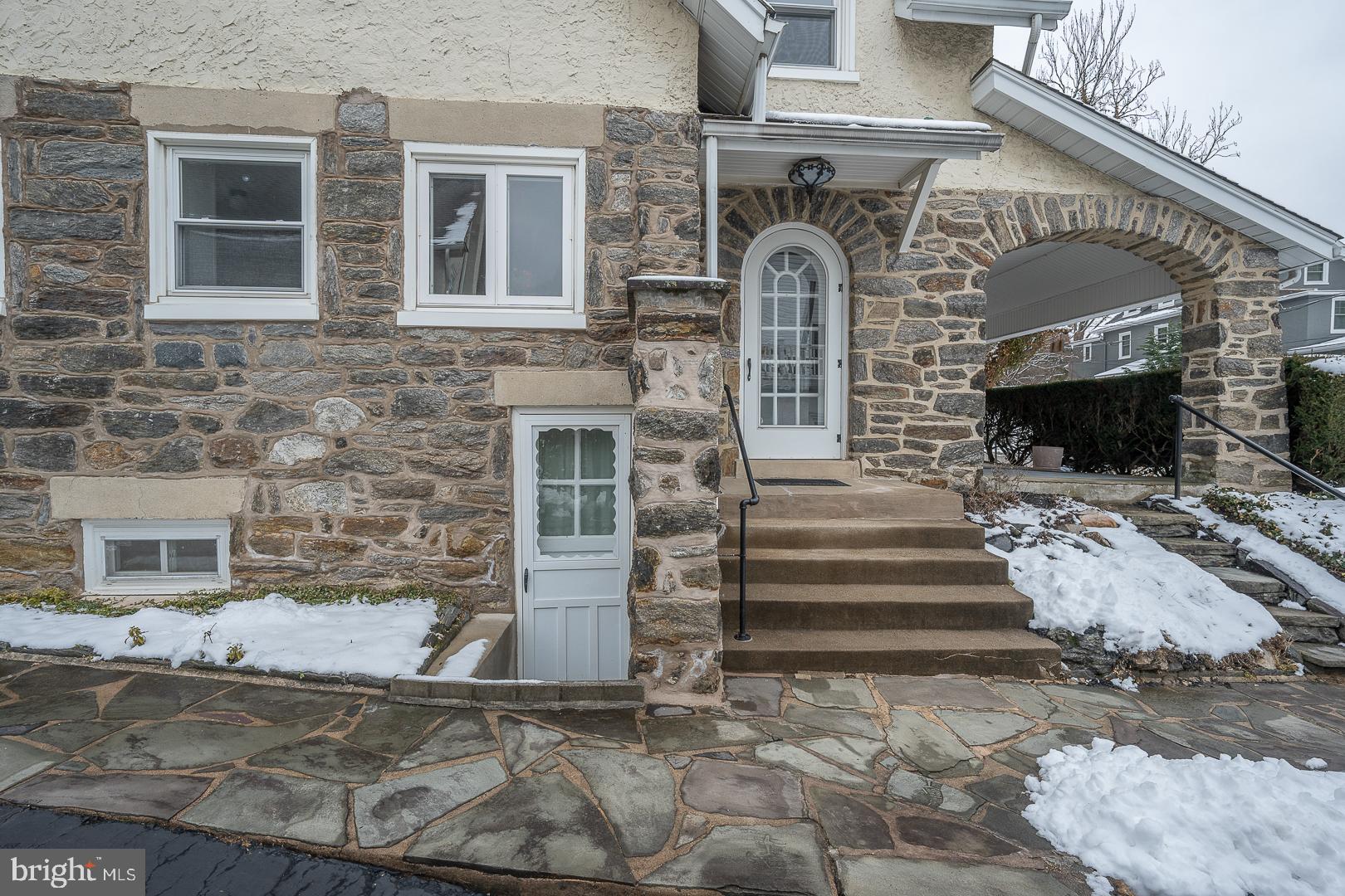 15 Woodbine Ave