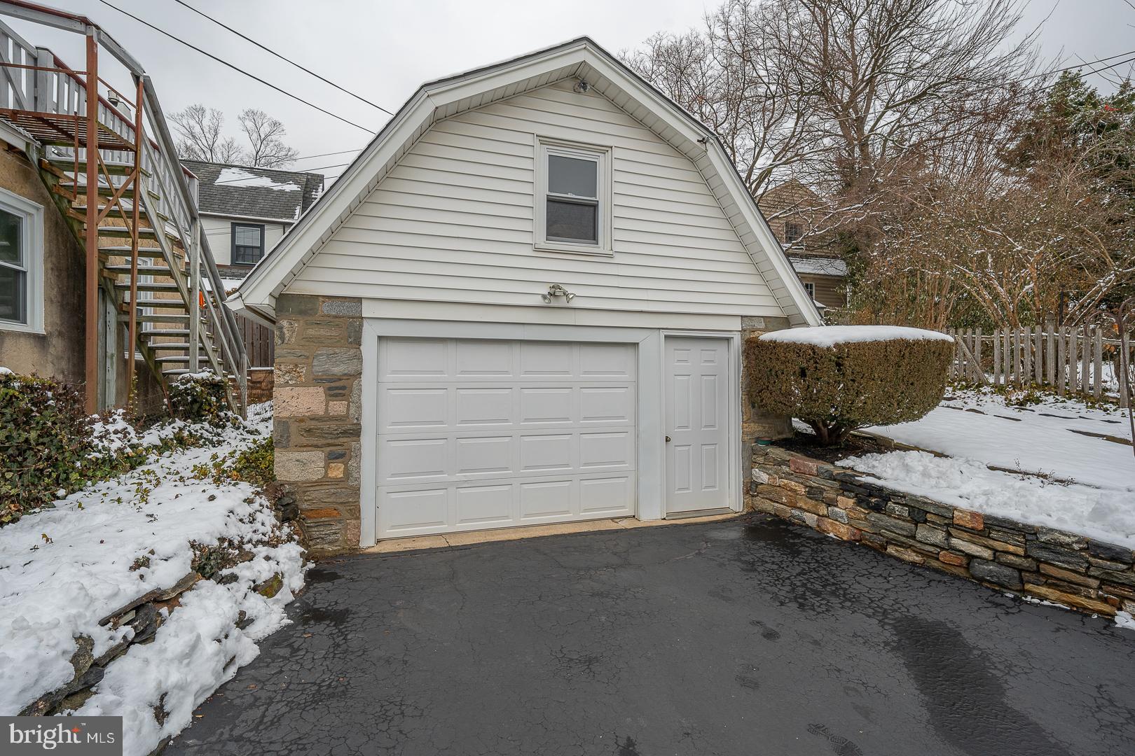15 Woodbine Ave