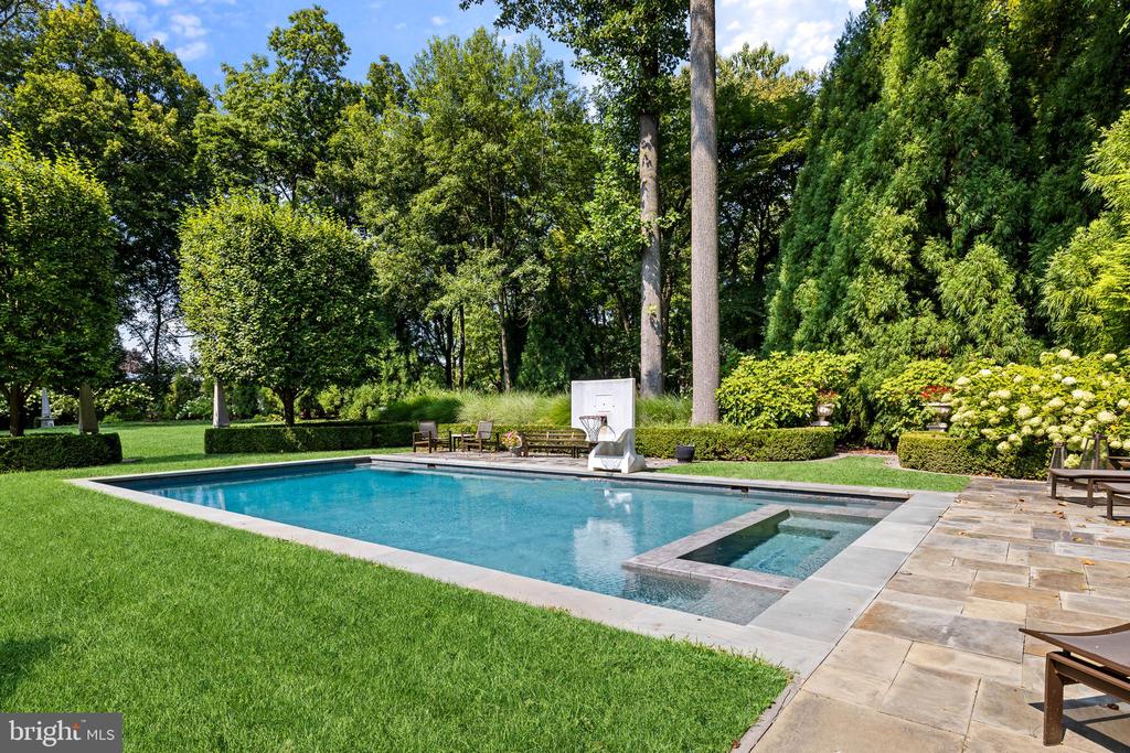 726 John Barry Dr