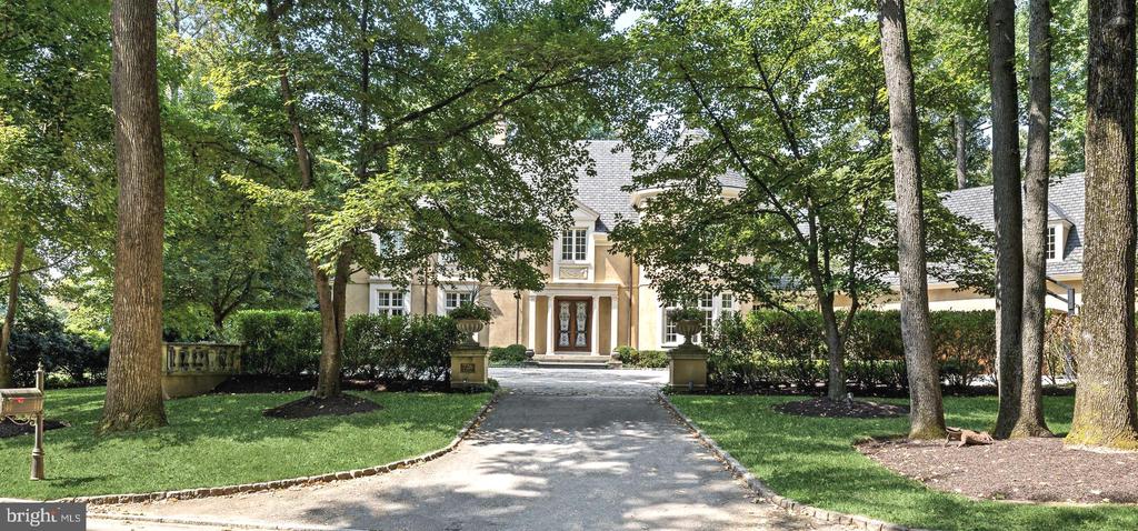 726 John Barry Dr