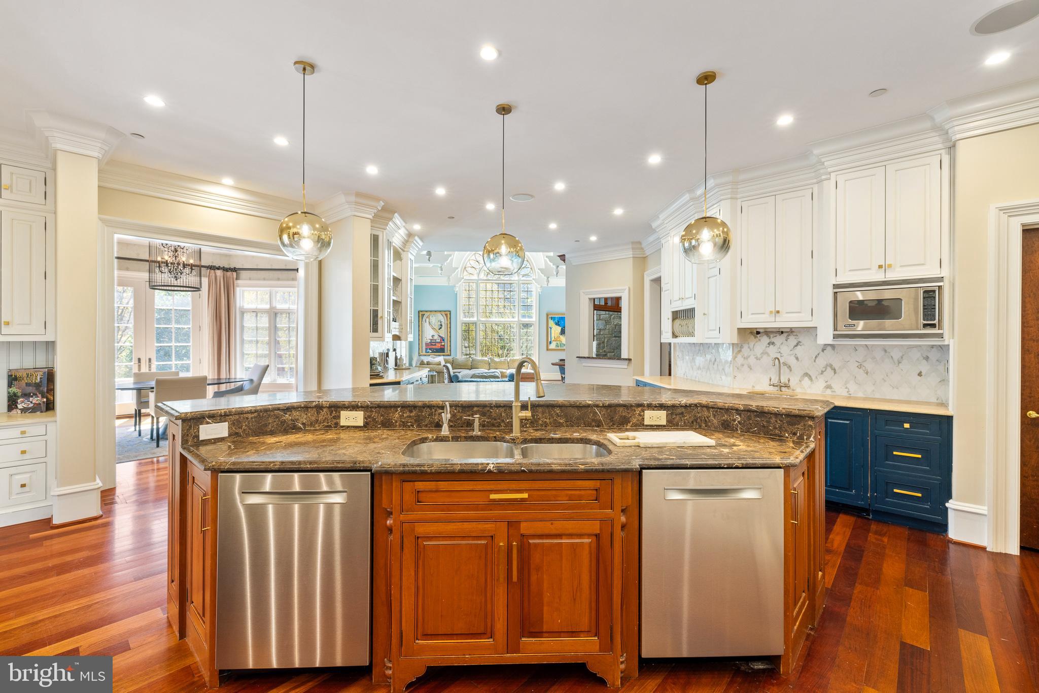 1045 Waverly Rd