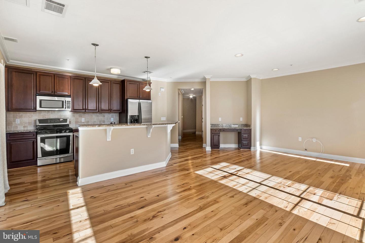 200 W ELM ST #1221