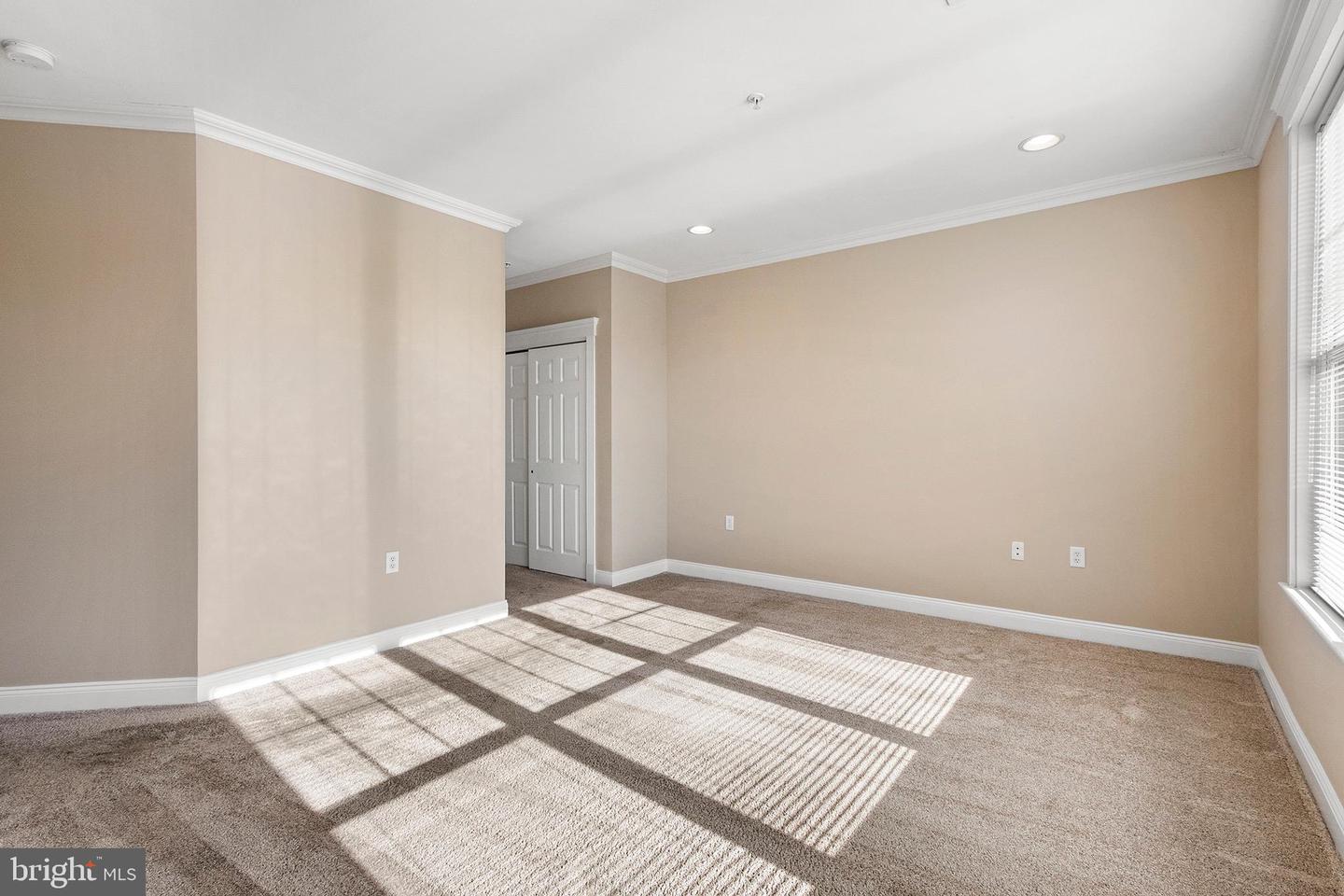 200 W ELM ST #1221