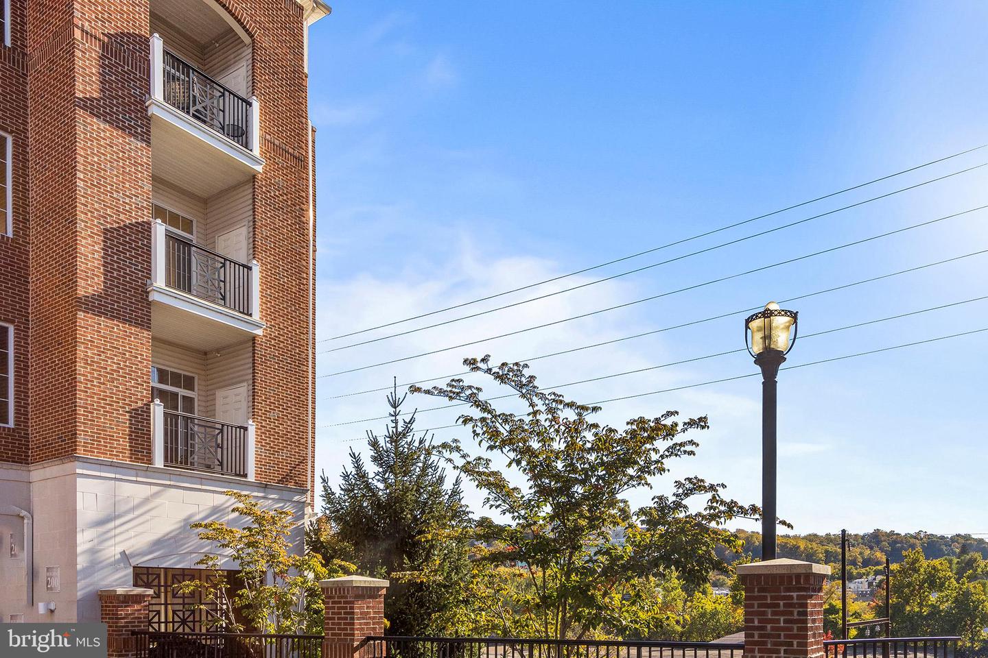 200 W ELM ST #1221