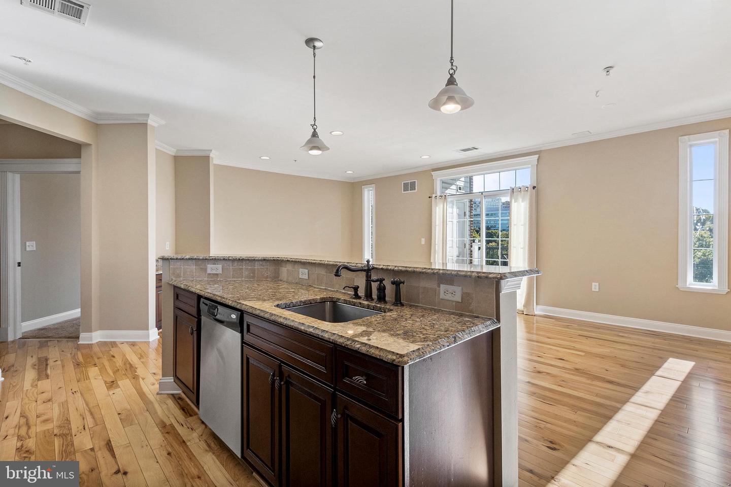 200 W ELM ST #1221
