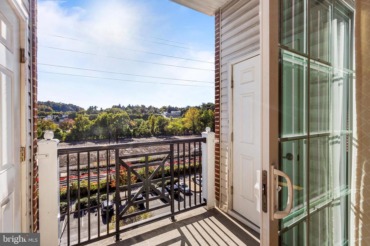 200 W ELM ST #1221