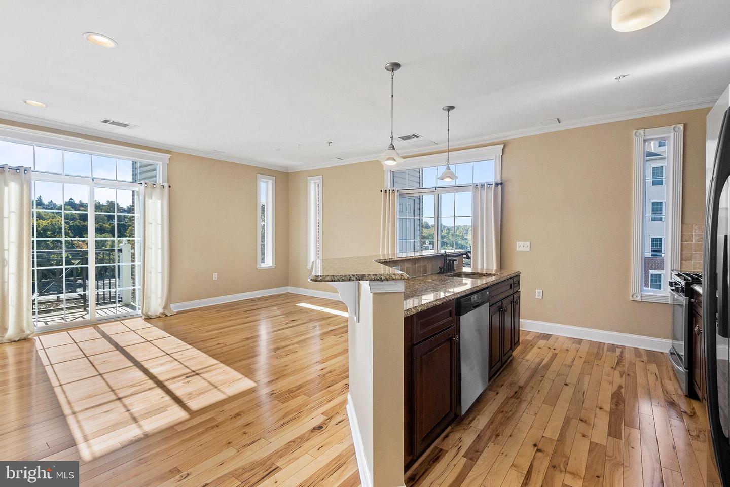 200 W ELM ST #1221