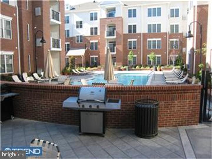 200 W ELM ST #1221