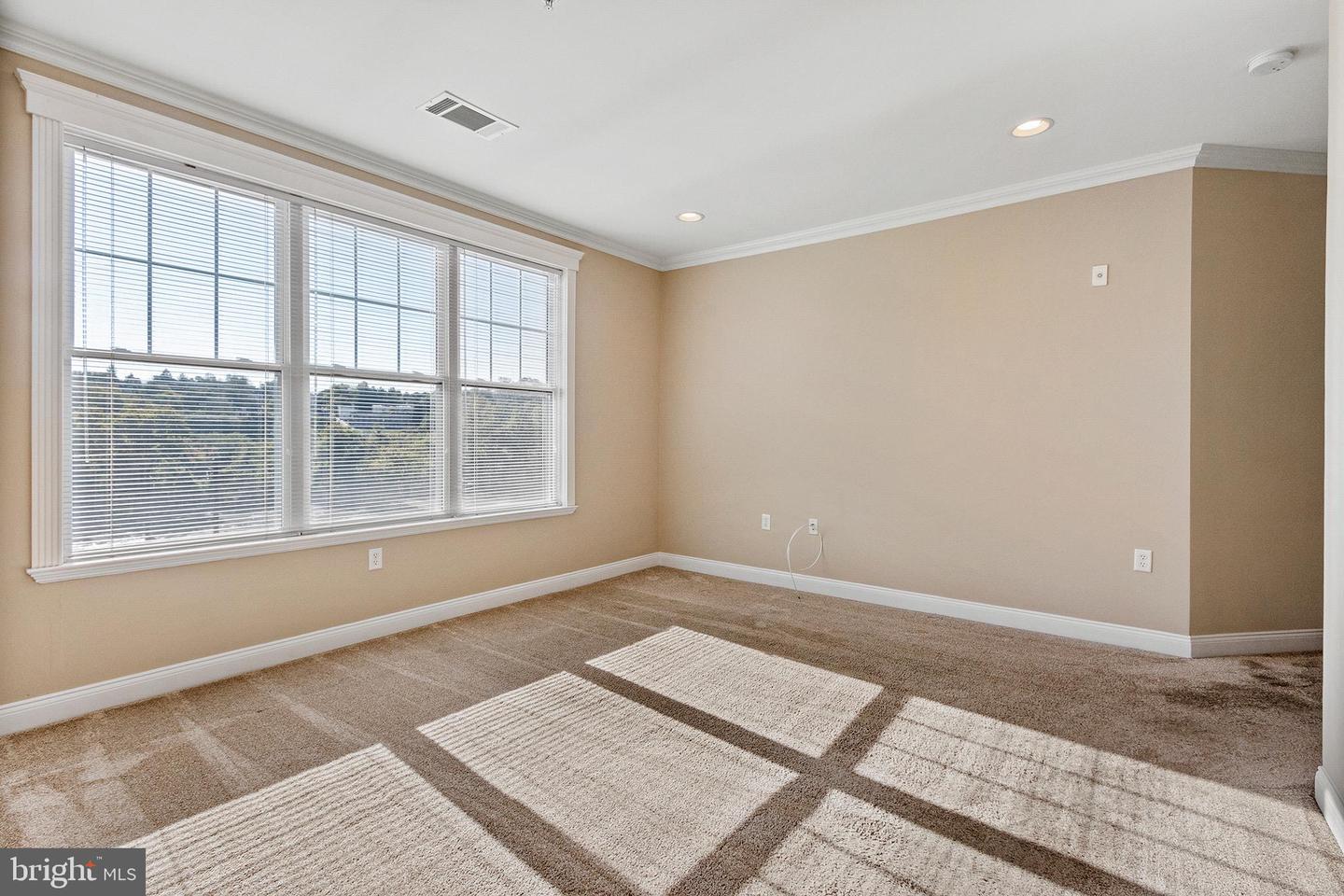 200 W ELM ST #1221