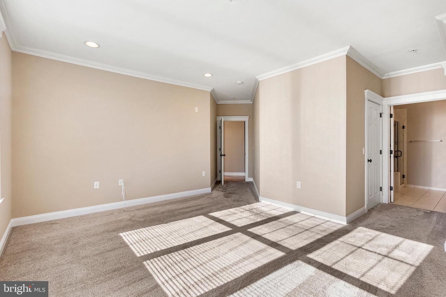 200 W ELM ST #1221
