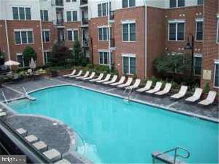 200 W ELM ST #1221