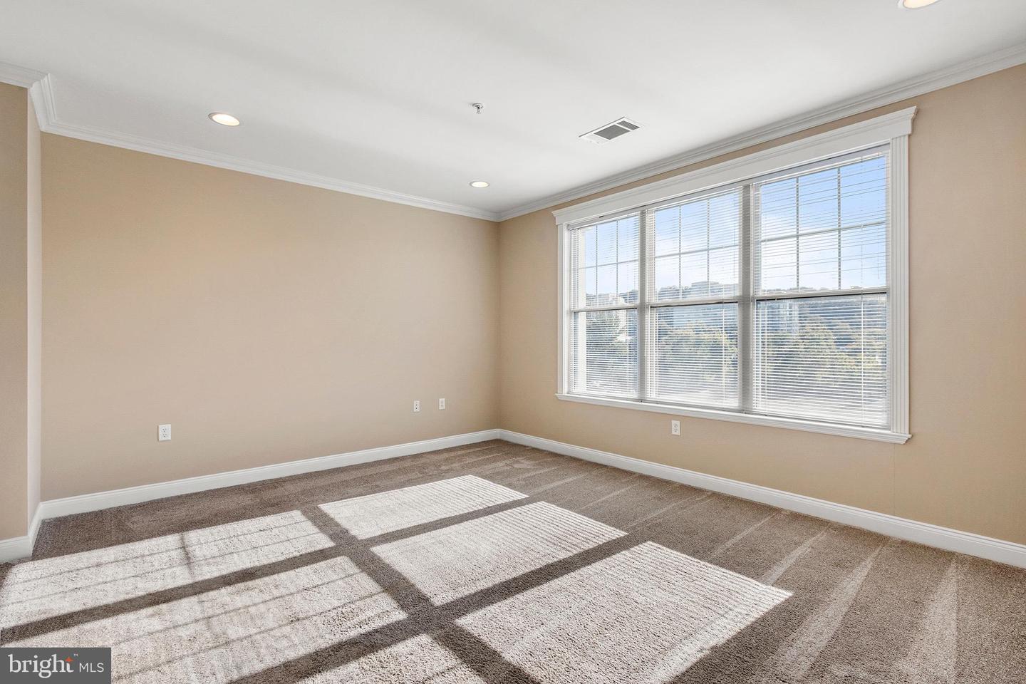 200 W ELM ST #1221
