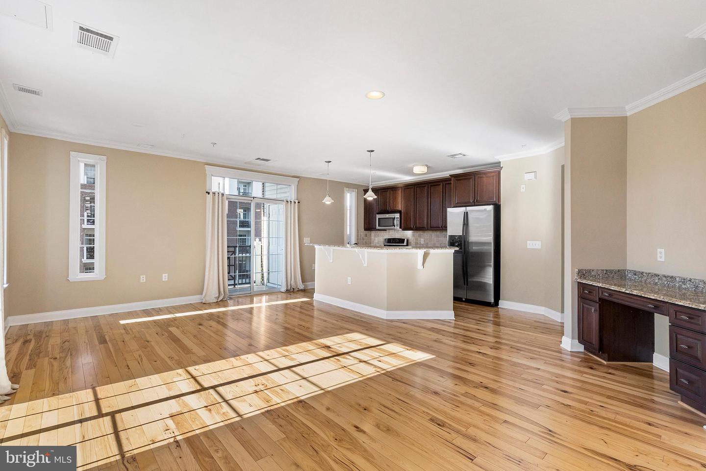 200 W ELM ST #1221