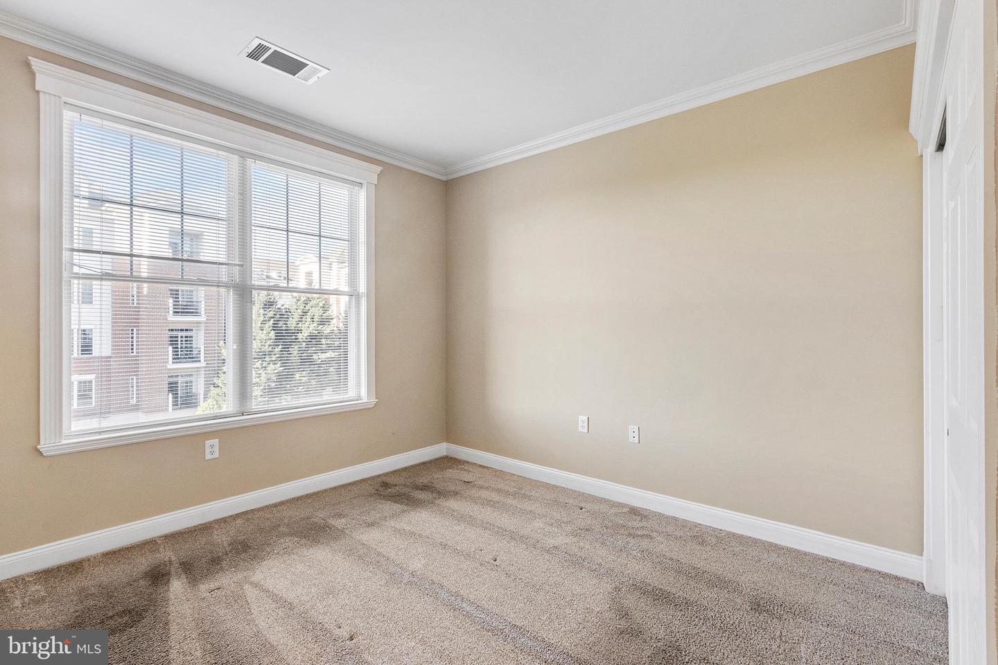 200 W ELM ST #1221