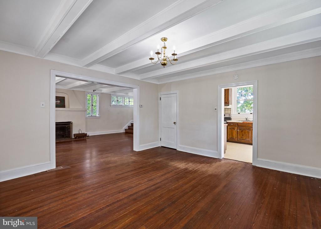 908 Edge Hill Rd