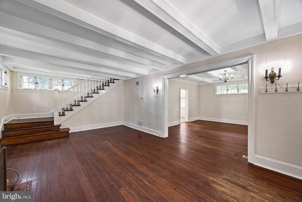 908 Edge Hill Rd