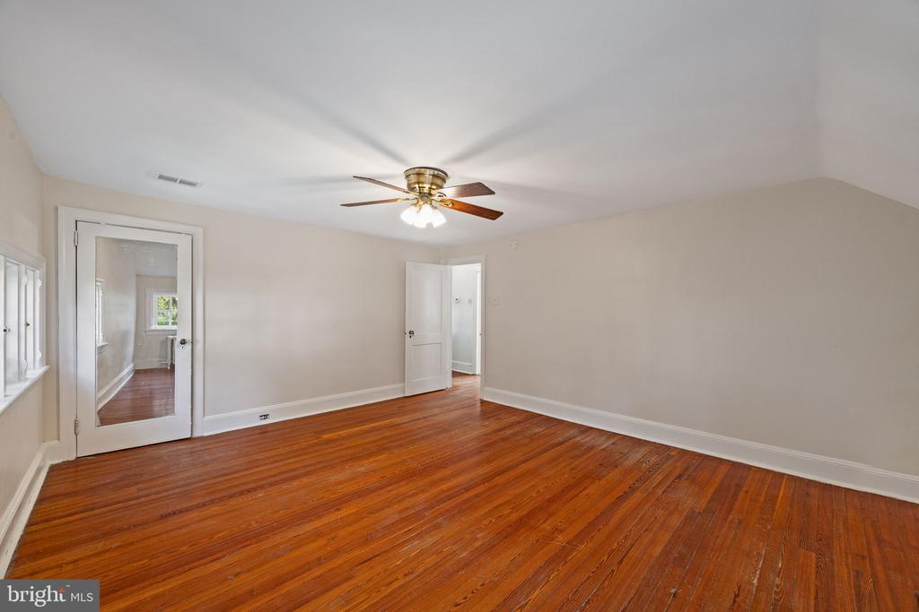 908 Edge Hill Rd