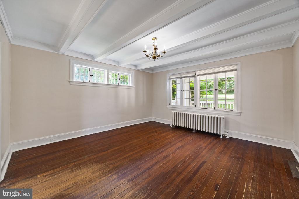 908 Edge Hill Rd