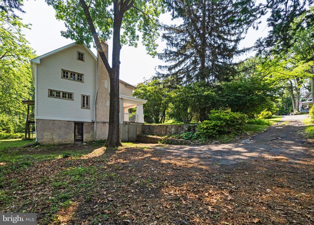 908 Edge Hill Rd