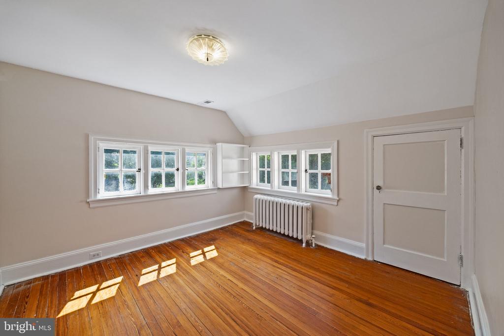 908 Edge Hill Rd
