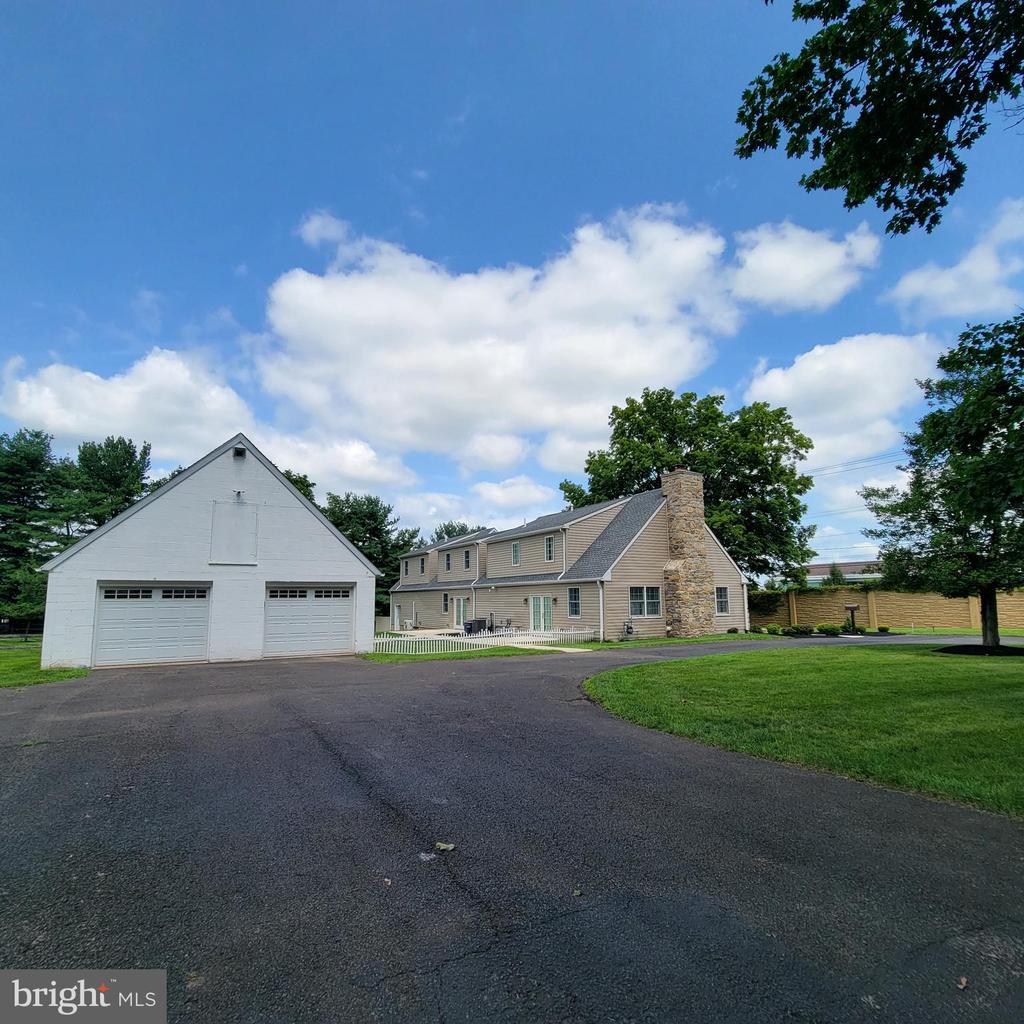 400 County Line Rd