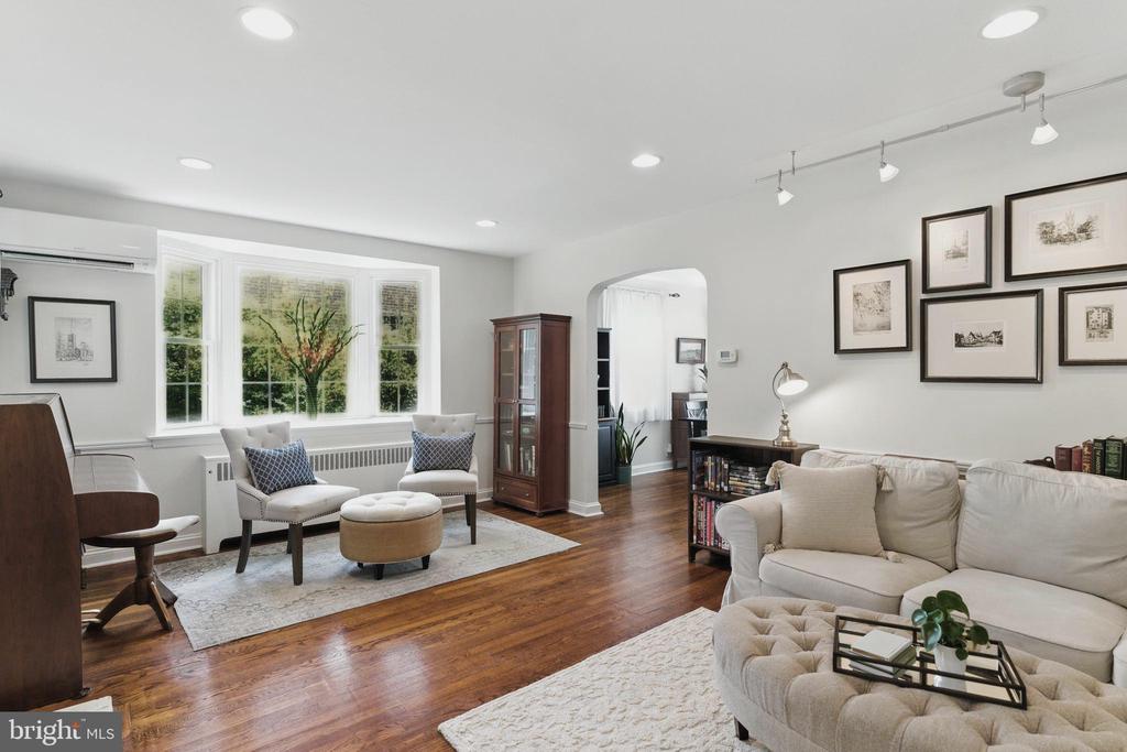 520 TWIN OAKS DRIVE