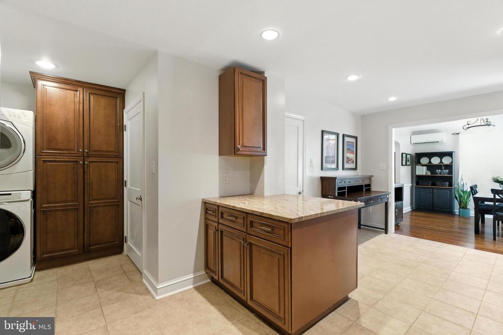 520 TWIN OAKS DRIVE