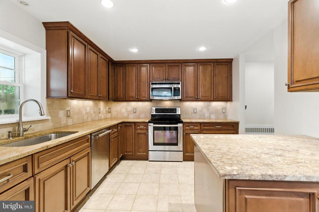520 TWIN OAKS DRIVE