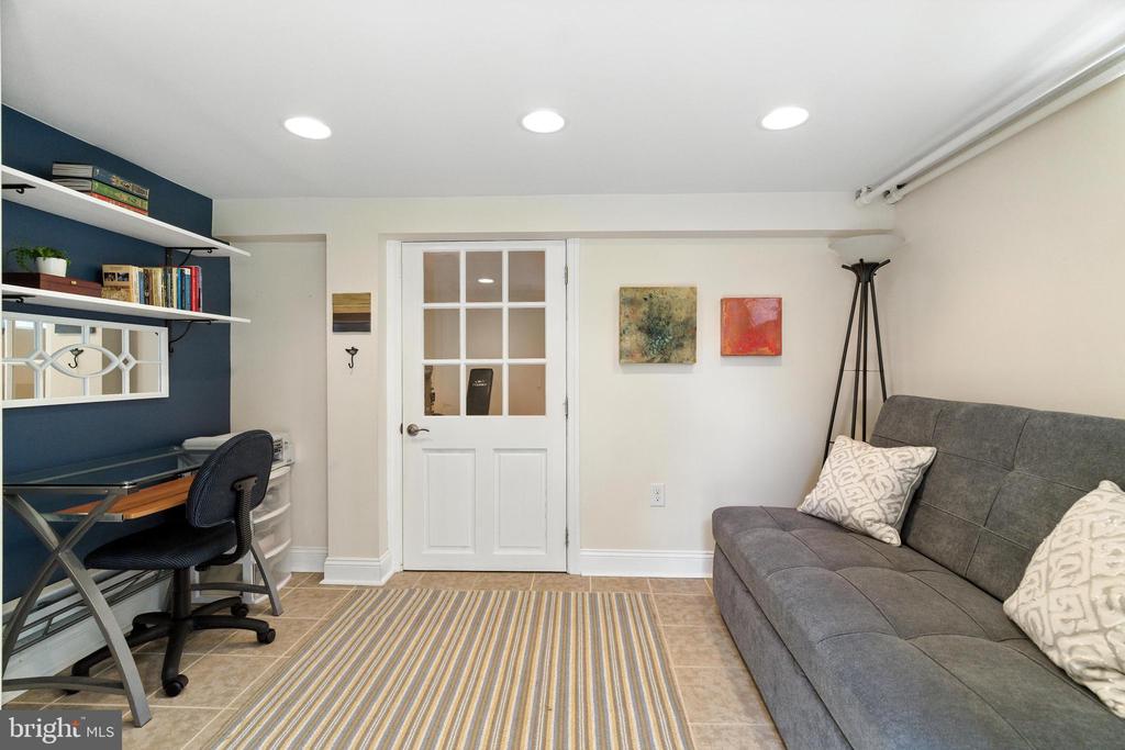 520 TWIN OAKS DRIVE