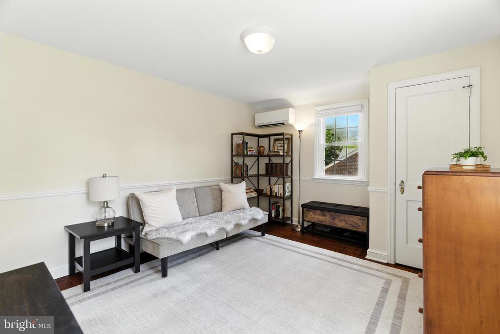 520 TWIN OAKS DRIVE