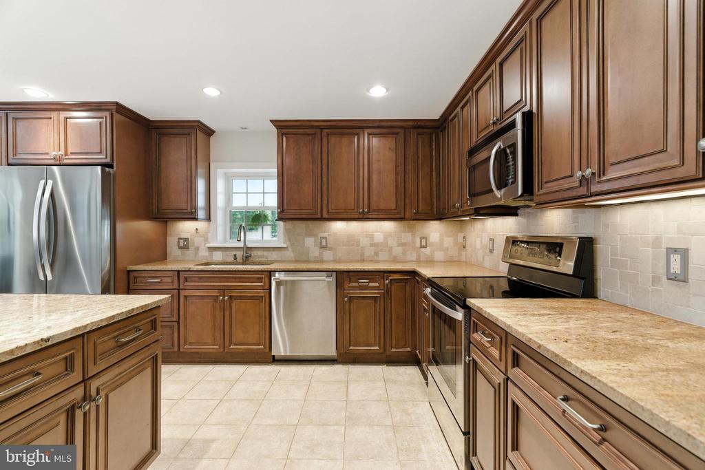 520 TWIN OAKS DRIVE