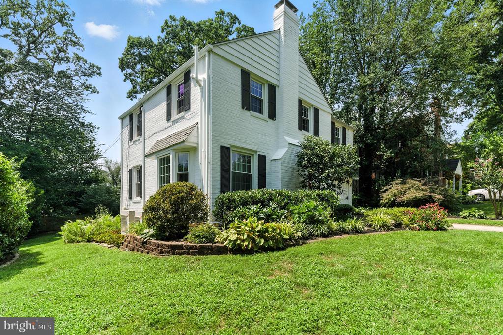 520 TWIN OAKS DRIVE