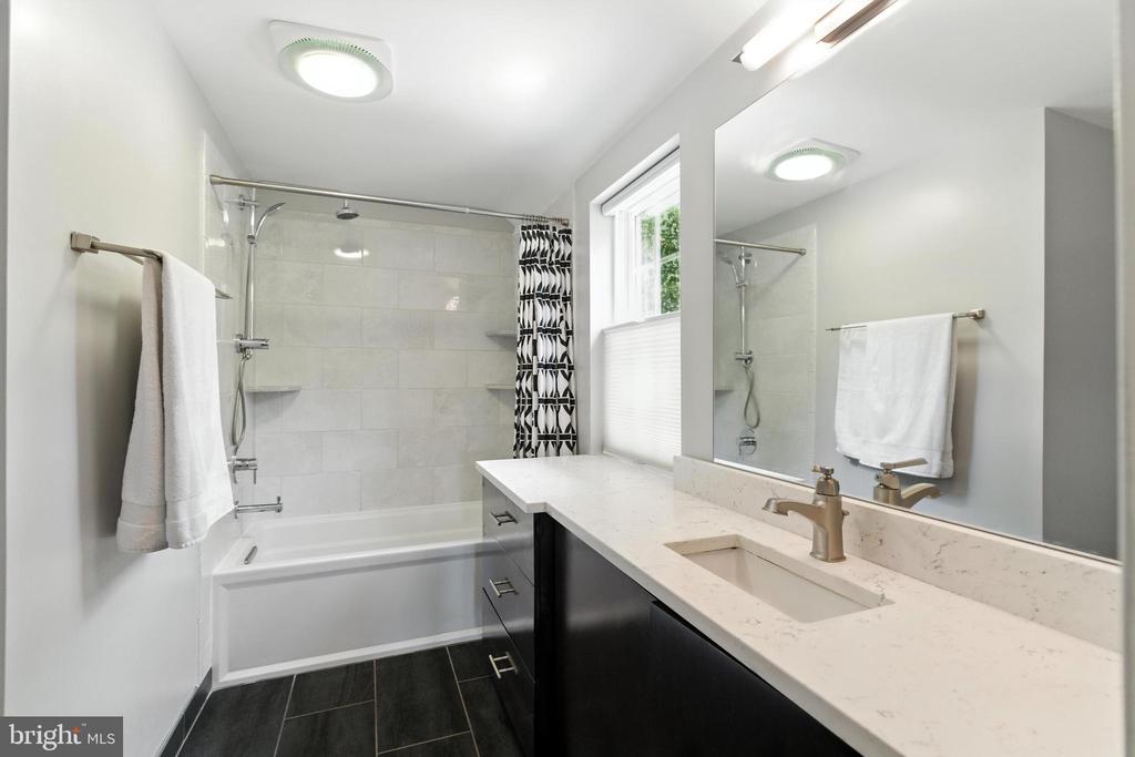 520 TWIN OAKS DRIVE