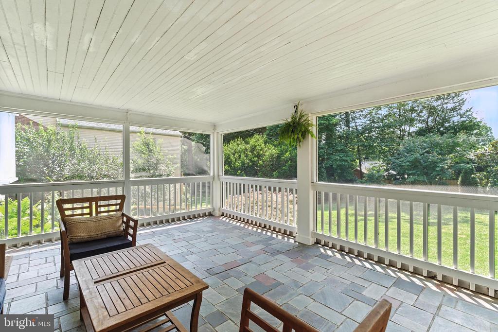 520 TWIN OAKS DRIVE