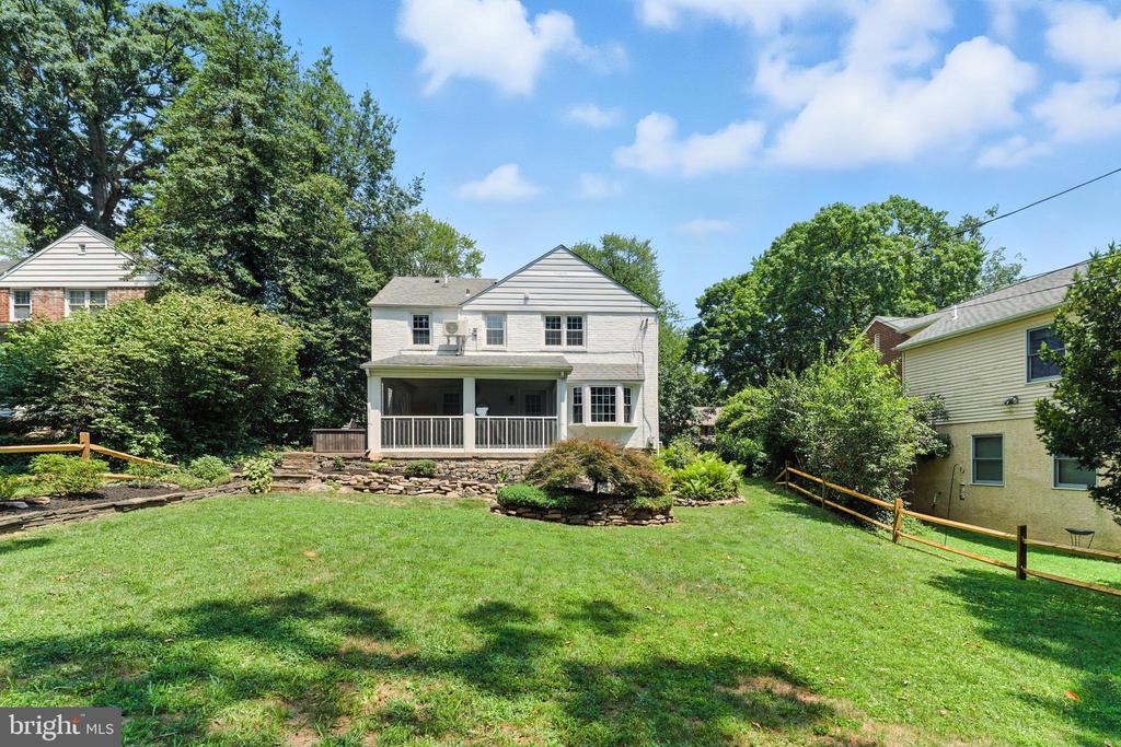 520 TWIN OAKS DRIVE