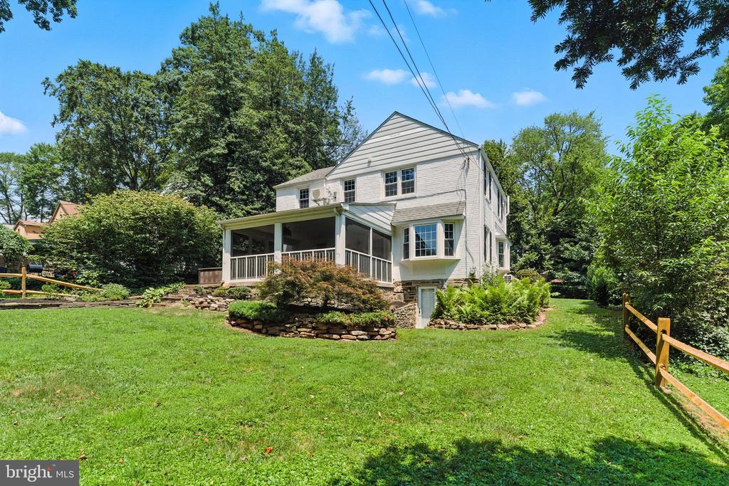 520 TWIN OAKS DRIVE