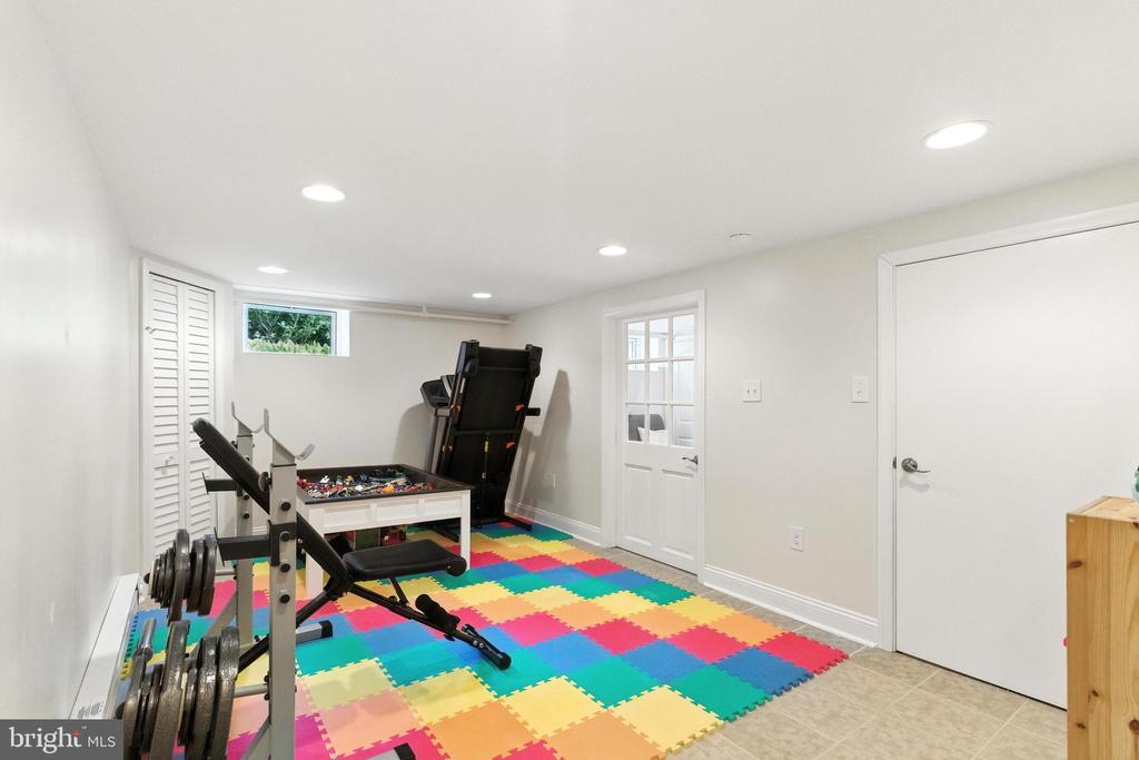 520 TWIN OAKS DRIVE