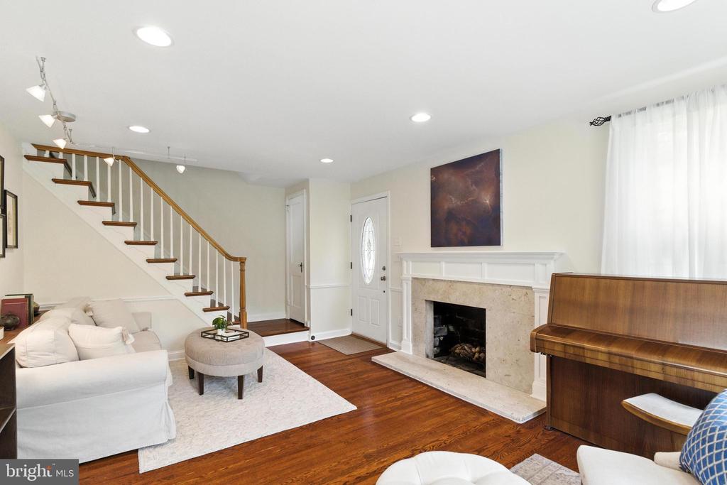 520 TWIN OAKS DRIVE