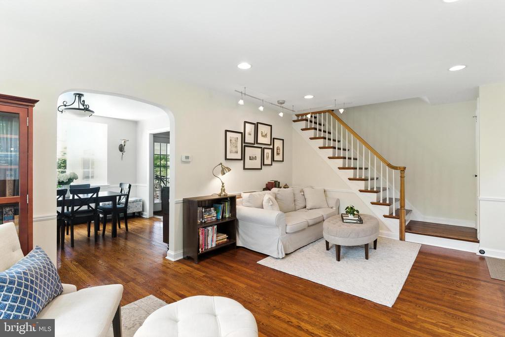 520 TWIN OAKS DRIVE