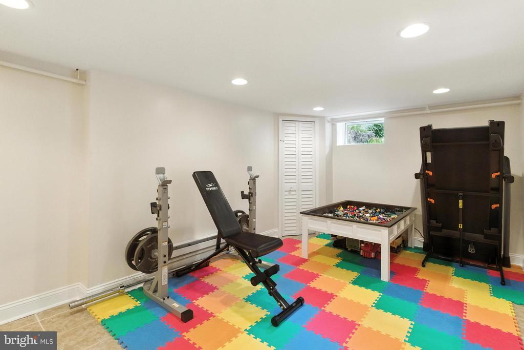 520 TWIN OAKS DRIVE