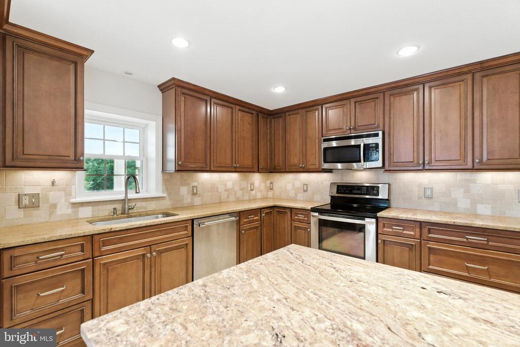 520 TWIN OAKS DRIVE
