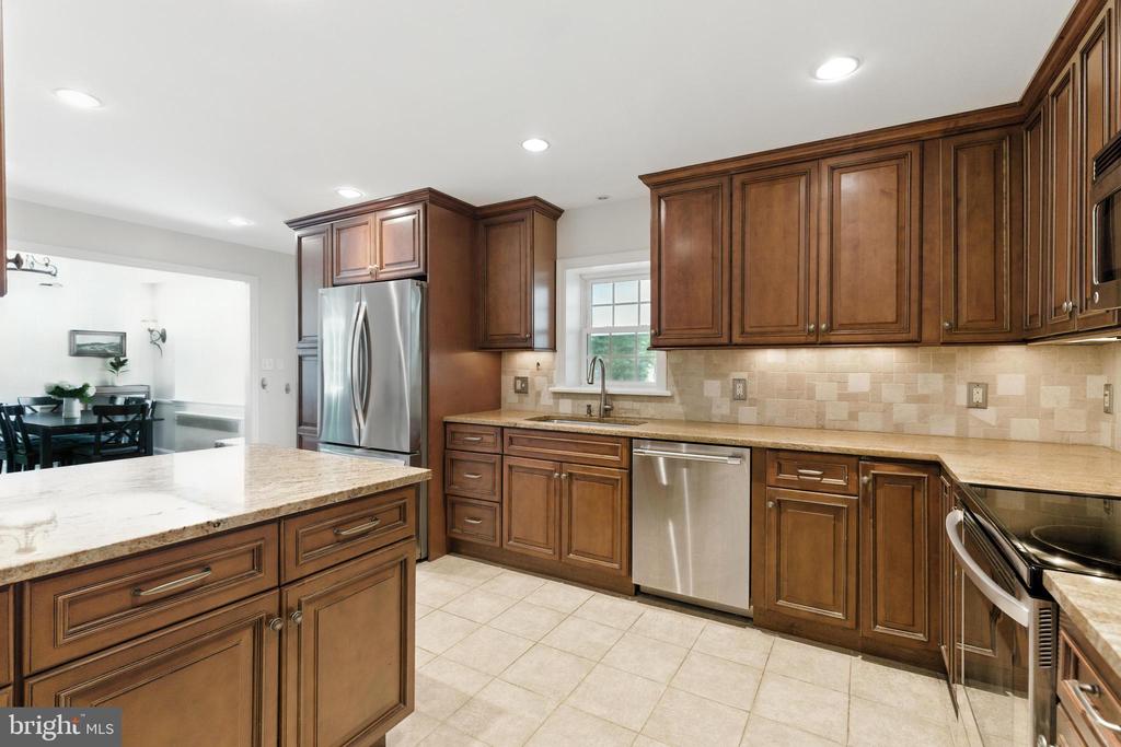 520 TWIN OAKS DRIVE