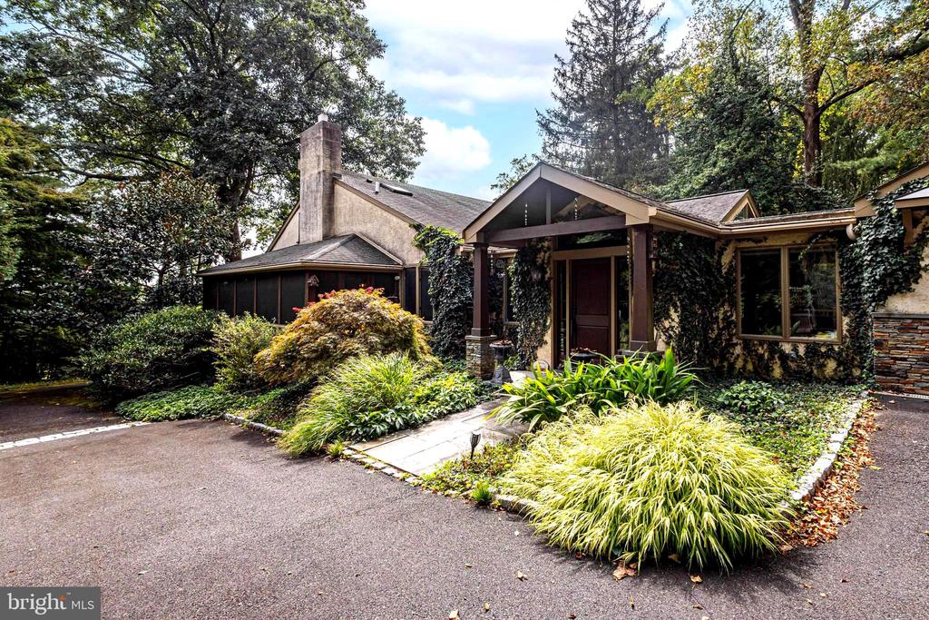 160 CAMP HILL ROAD