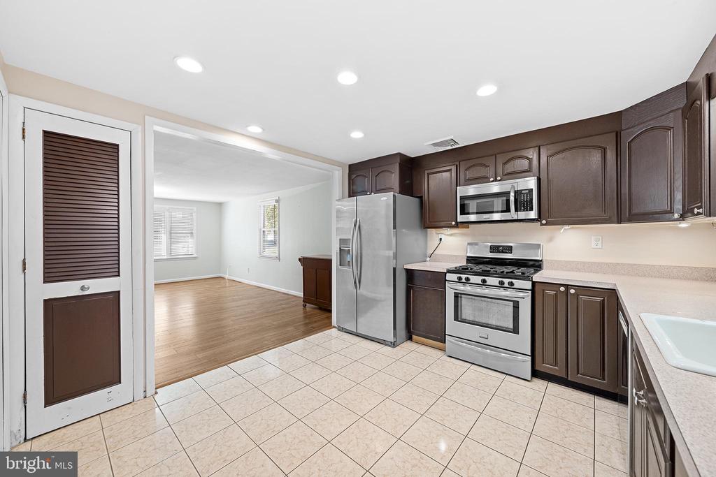 1203 WEDGEWOOD ROAD