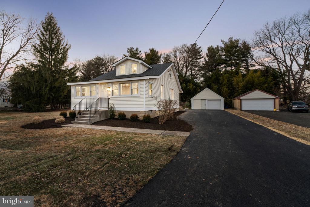 414 HALLOWELL AVENUE
