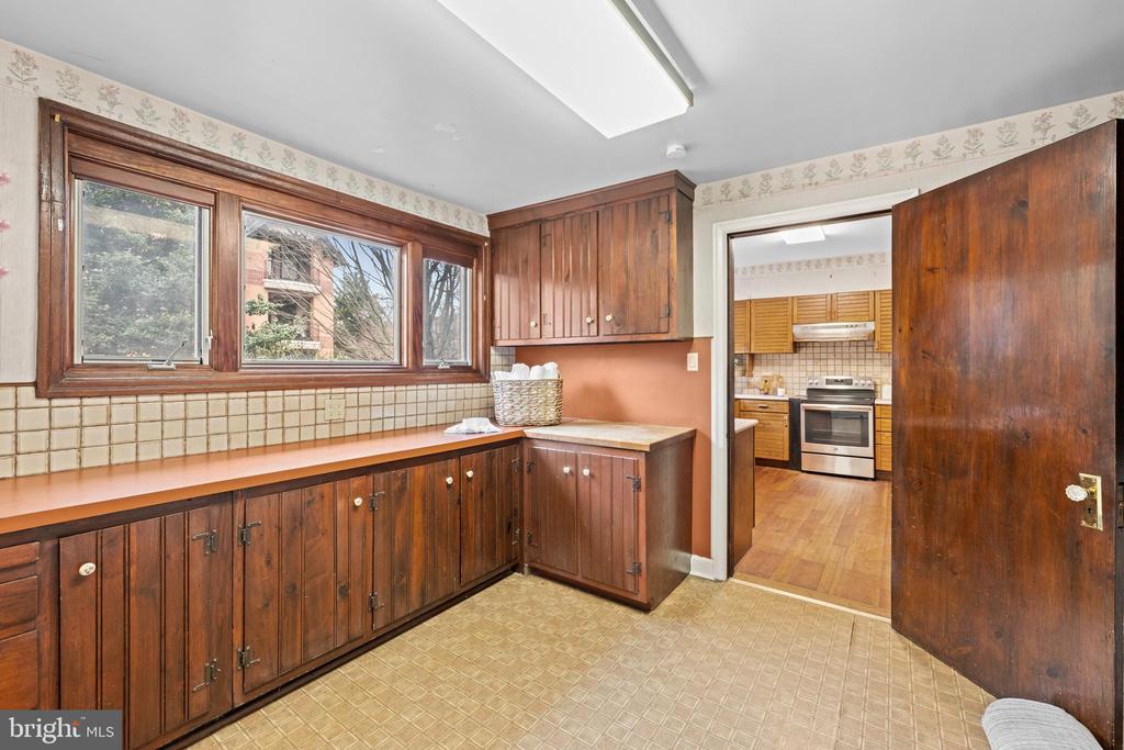 111 E MONTGOMERY AVENUE